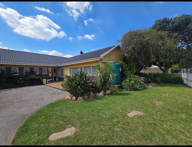 3 BEDROOM HOUSE FOR SALE IN HELIKONPARK